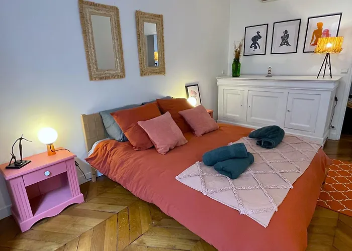 Lovely Haussmannian Flat In Montparnasse