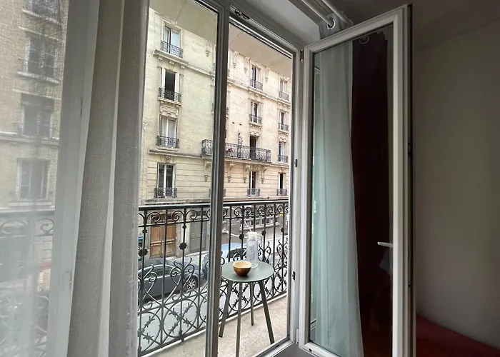 Lovely Haussmannian Flat In Montparnasse