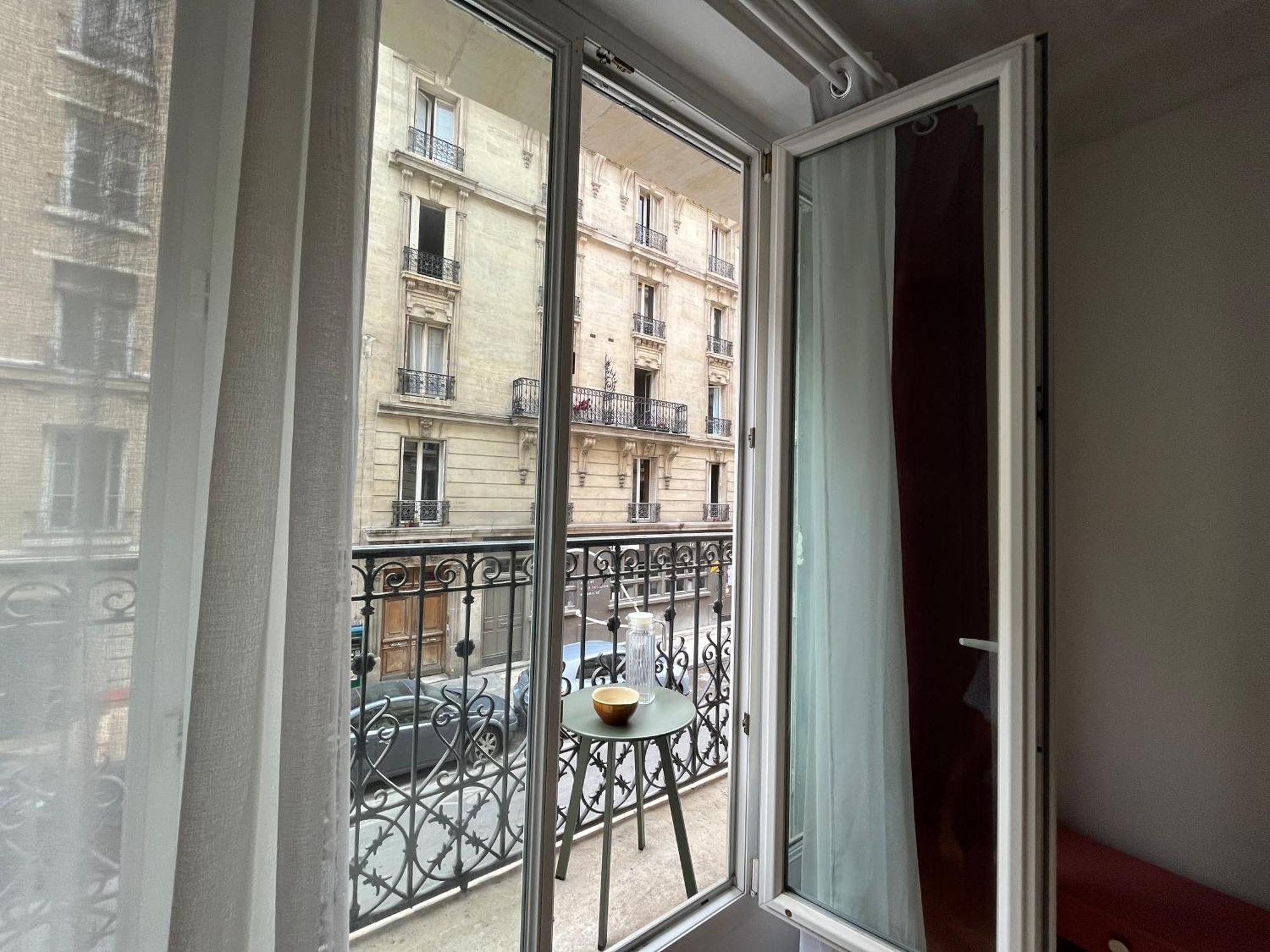 Lovely Haussmannian Flat In Montparnasse *