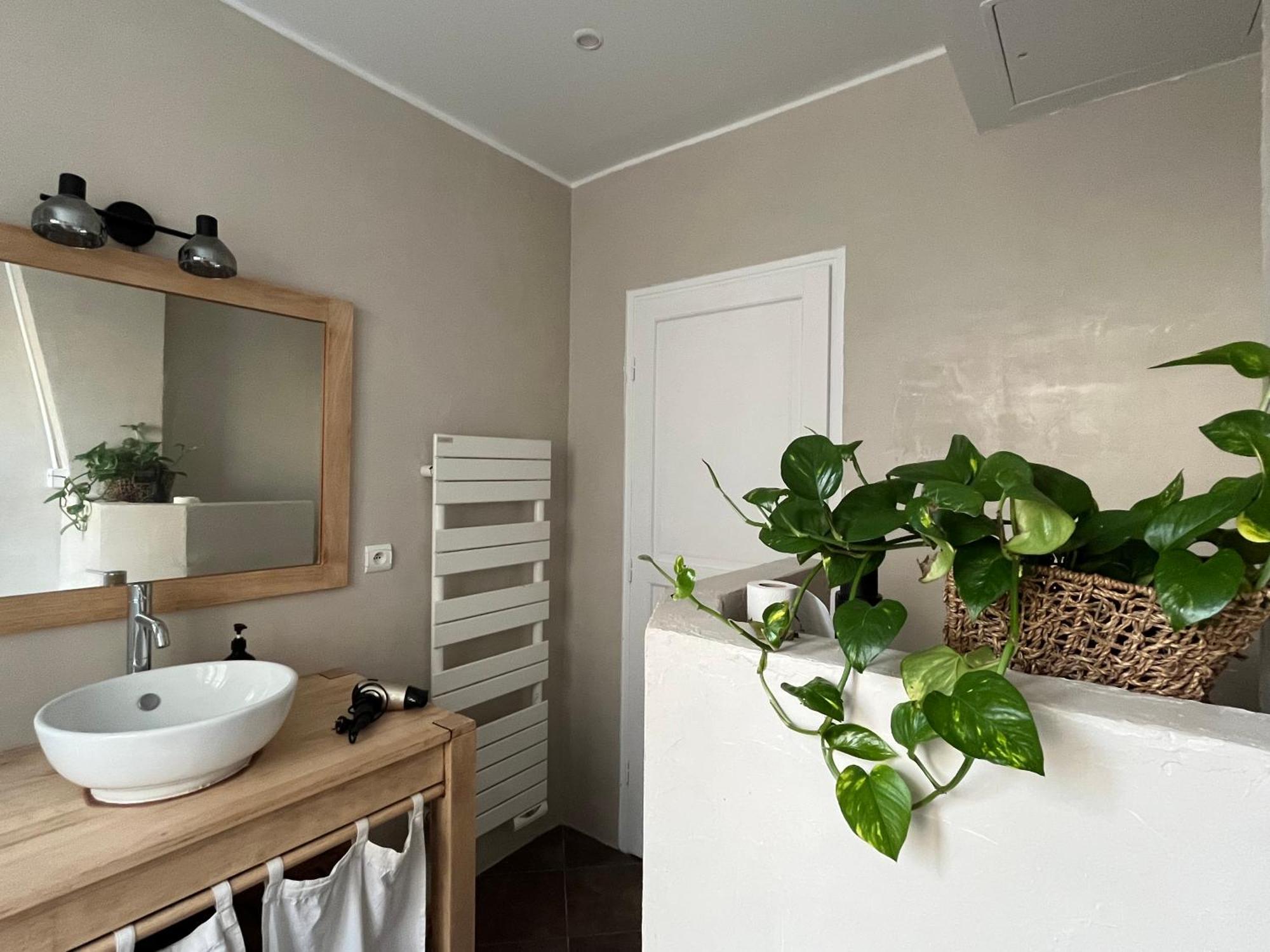 Lovely Haussmannian Flat In Montparnasse *